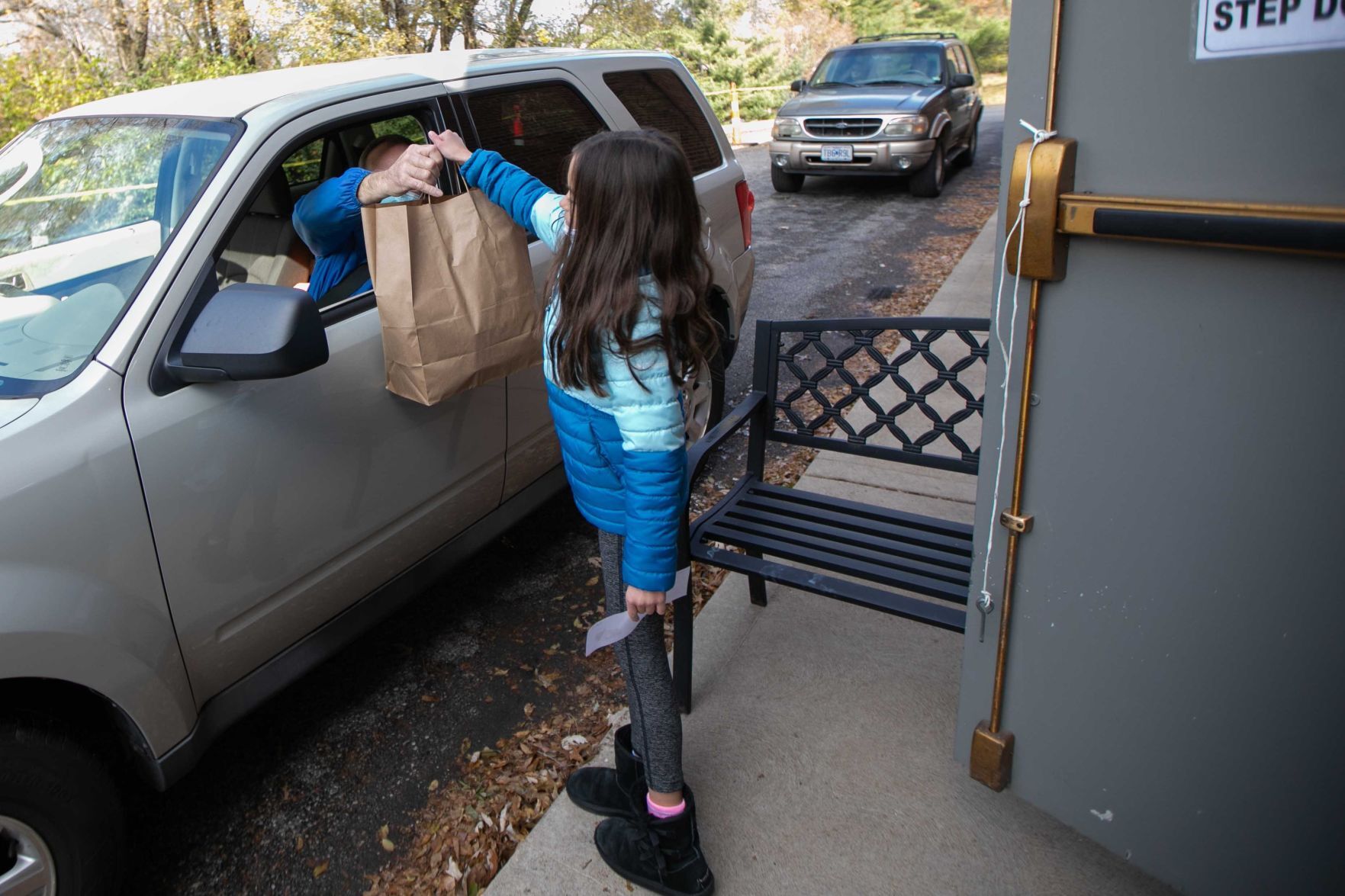 St. Luke's United Methodist Church gives drive-through Thanksgiving meals